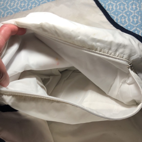 LeSportsac Retired Rainbow Lightweight Nylon Messenger Bag w Upgraded Closure - Picture 9 of 12